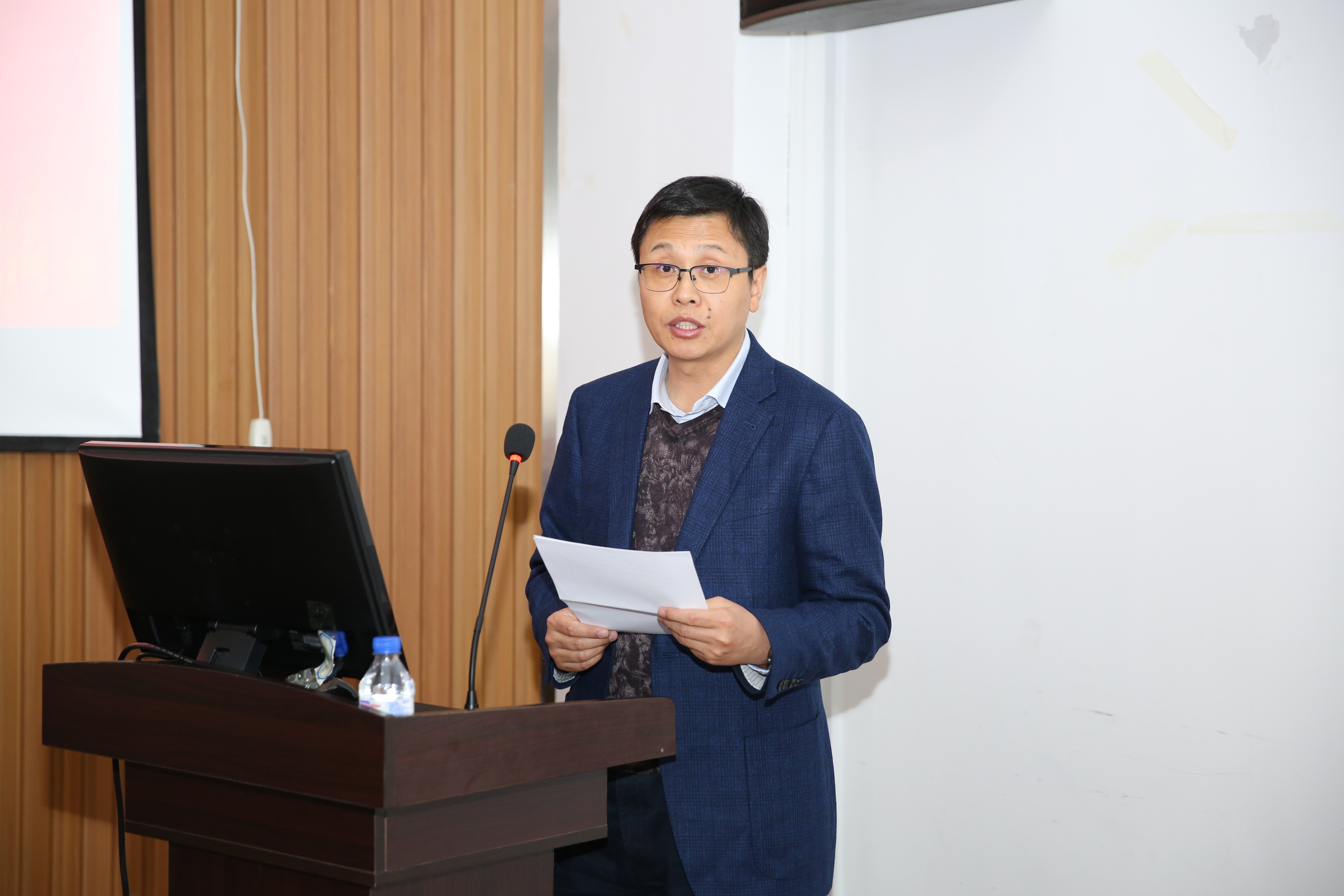 副经理张志辉教授宣布仿生教研室成立